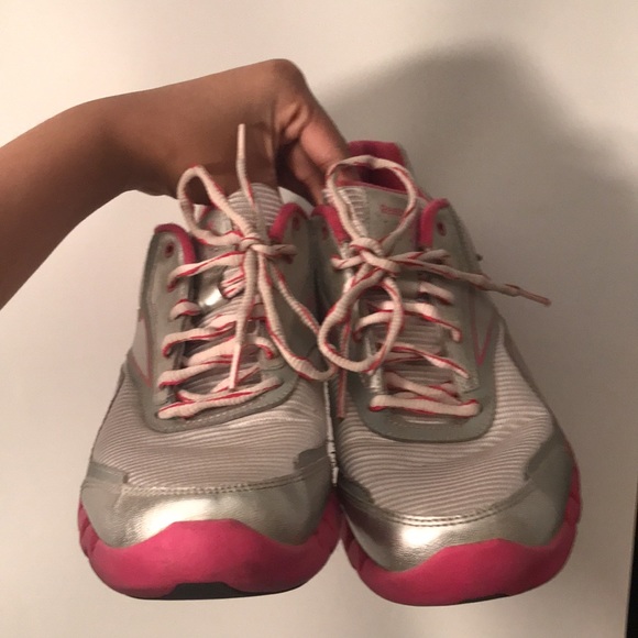 Athletic sneakers - Picture 2 of 4